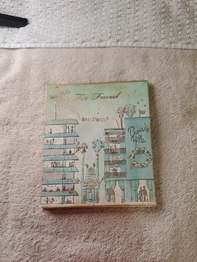 Too Faced Christmas In Los Angeles Palette